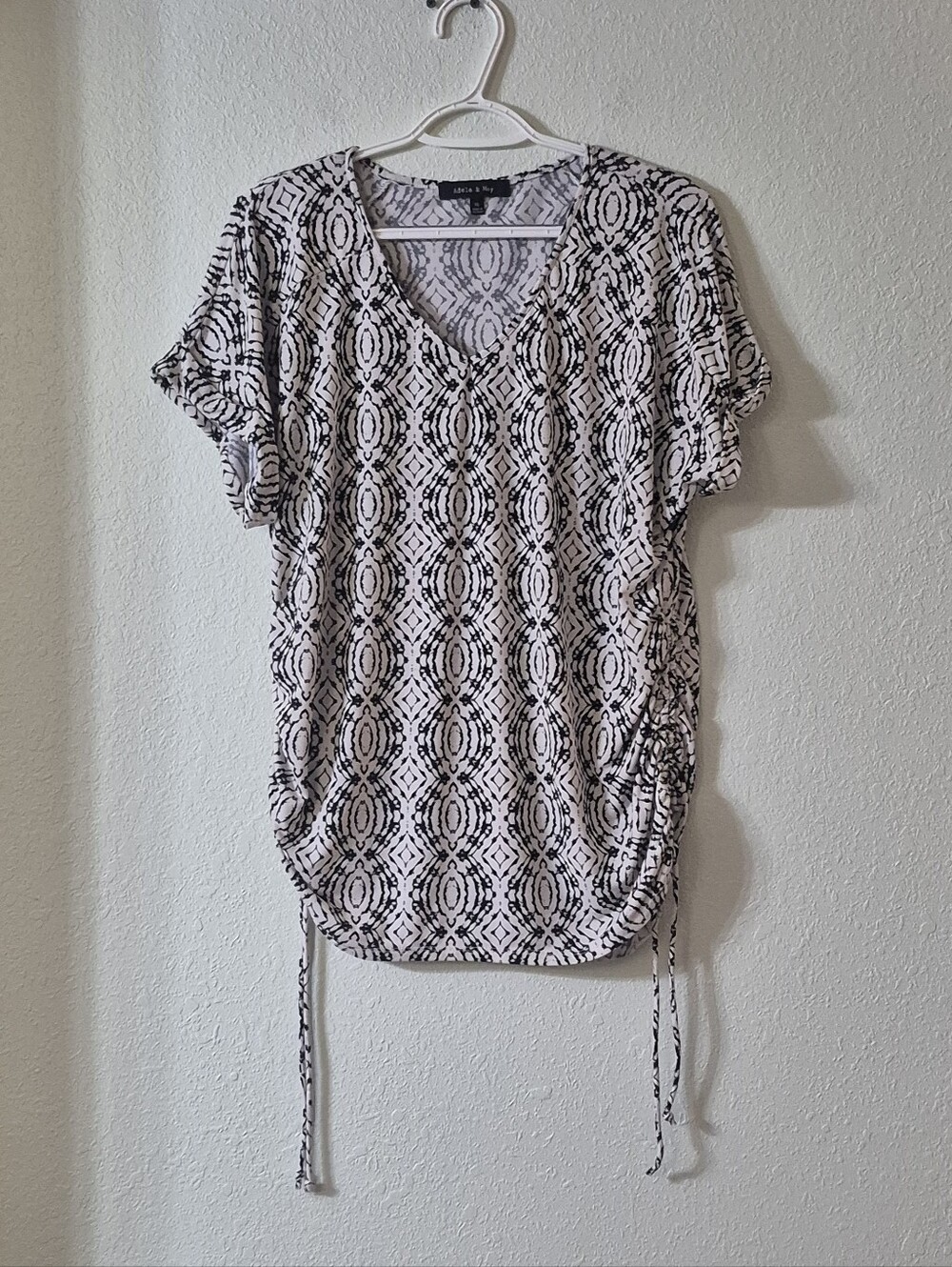 Black & White Geometric V-Neck Drawstring Tunic